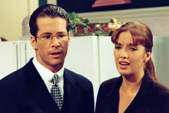 Con el tiempo y con la ayuda de 'Ricardo', ella se convierte en una mujer refinada.