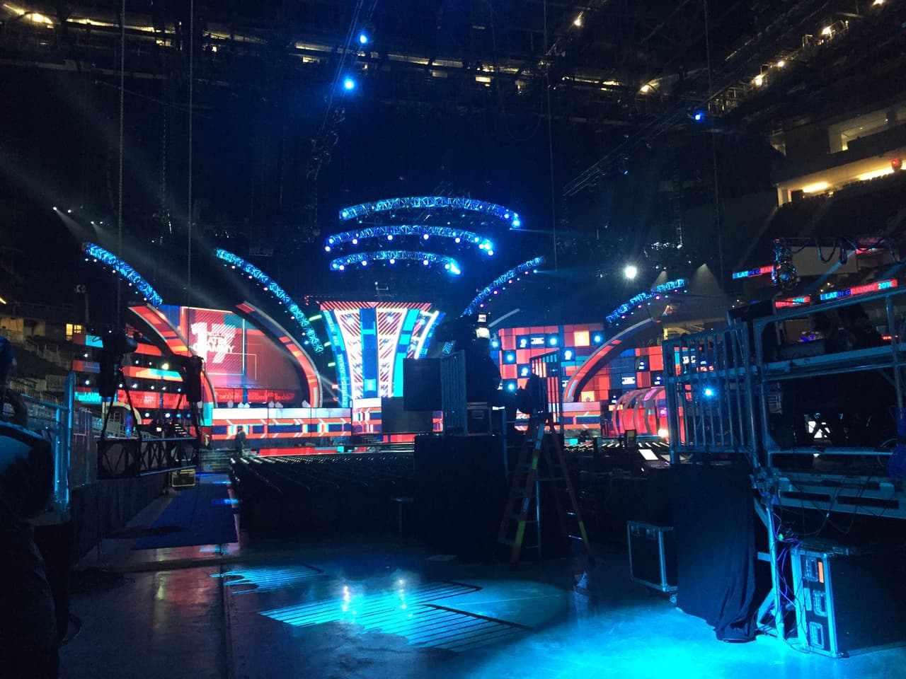 El escenario ya casi está listo para las presentaciones de JLo, Marc Anthony, J Balvin, Joss Favela, Fonseca y muchos más.