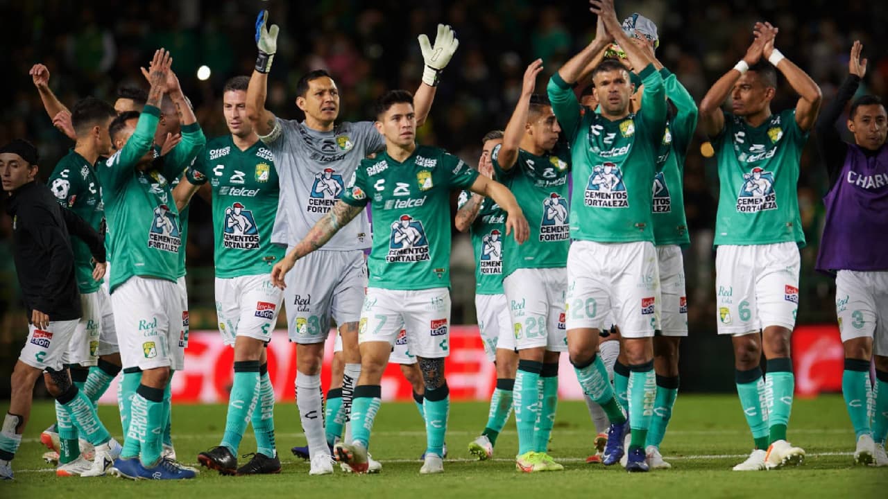Los jugadores celebraron la ventaja que se llevaron en la Final de Ida con su afición.