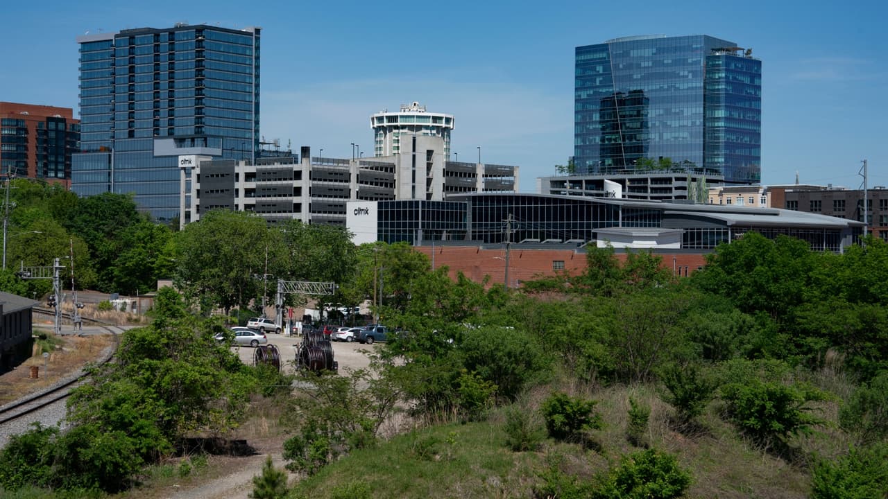 <b>Raleigh, Carolina del Norte.</b> Esta región de tres ciudades, conocida como el Triángulo, atrae a nuevos residentes todos los días con un 
<b>fuerte crecimiento del empleo y una alta calidad de vida</b>.