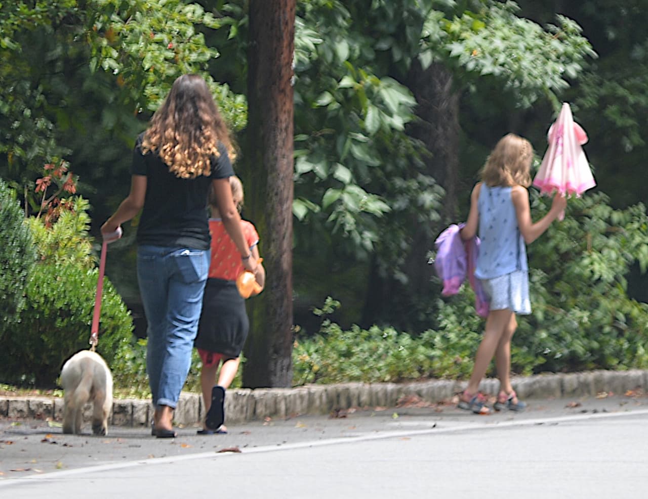 Salió a pasear con Violet y Seraphina hace unos días.