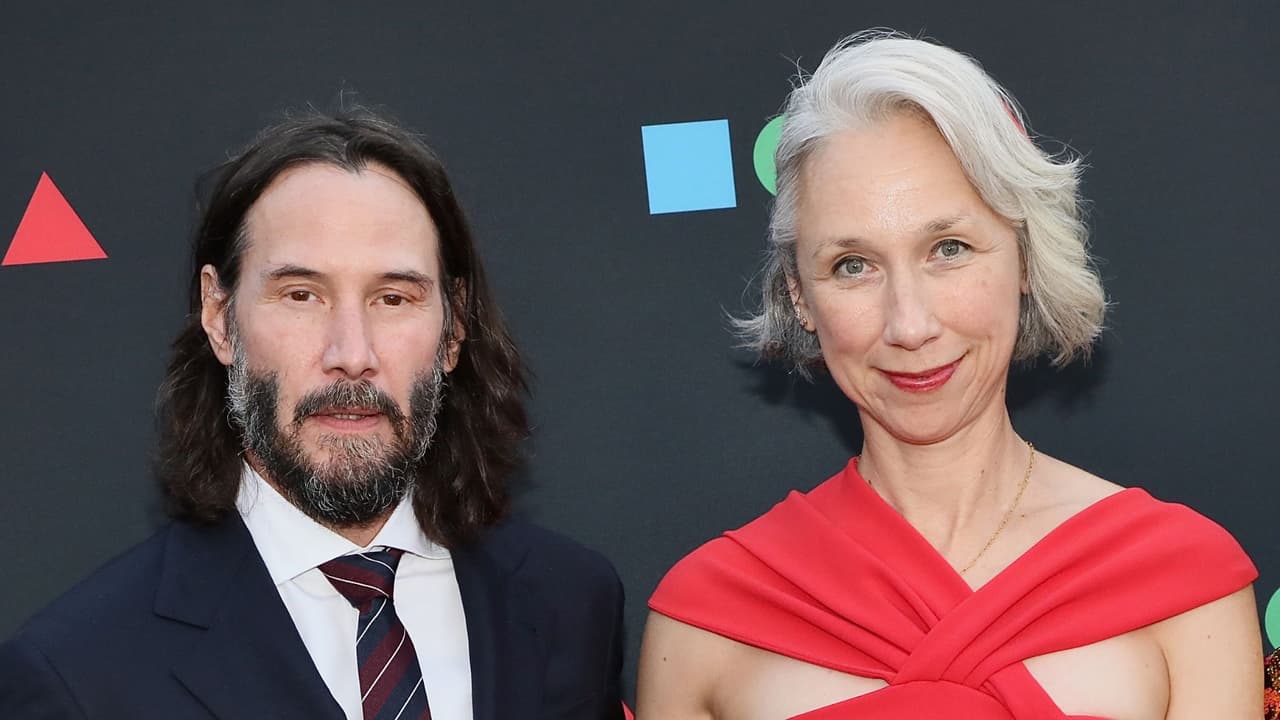 Keanu Reeves enamorado y sonriente junto a su novia: derrocharon romance en la MOCA Gala 2022