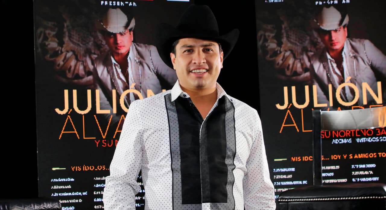 Julión Álvarez se queda sin nuevo disco por sus ligas con el narco
