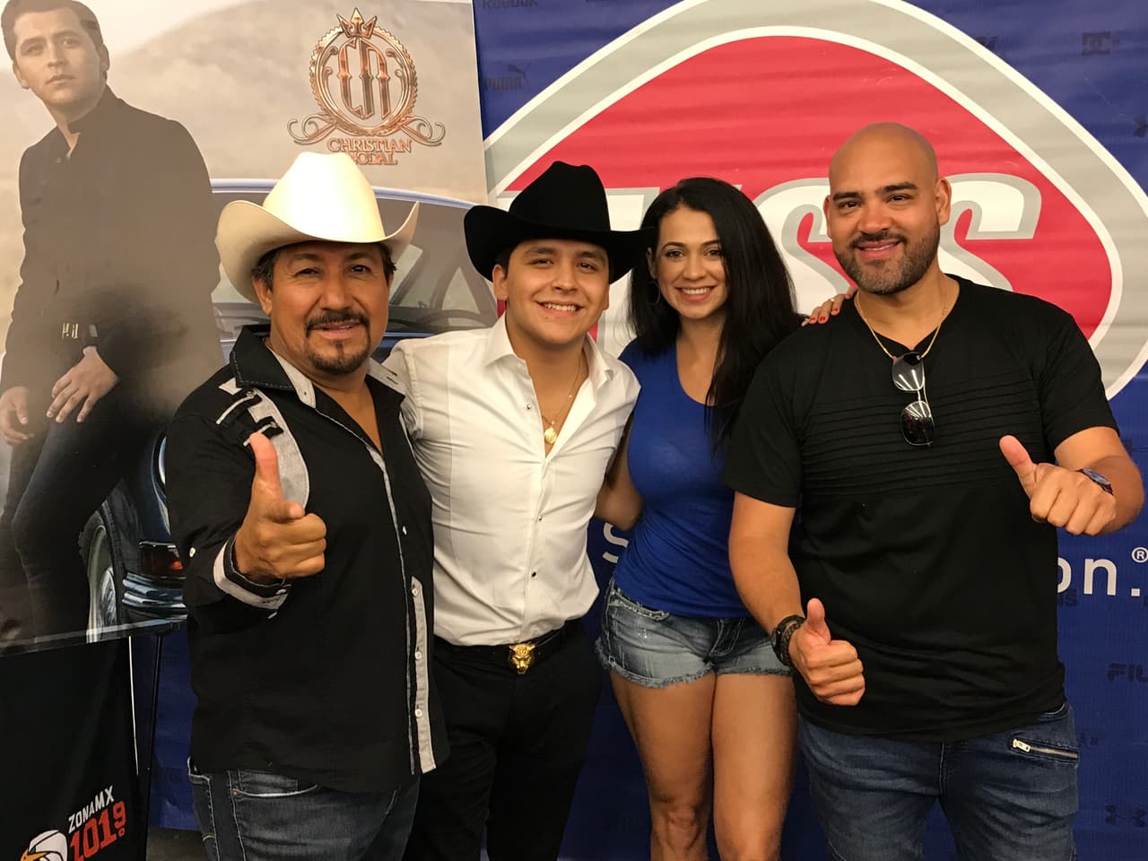 El Bueno, La Mala y El Feo llenaron las calles de seguidores de Christian Nodal para su primer encuentro con sus fans en la ciudad de Los Ángeles.