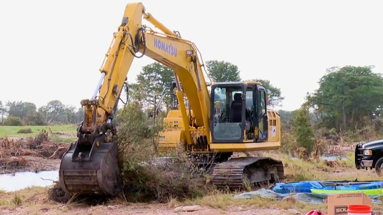 El hombre dijo que no se ha puesto en contacto con ninguna de las familias de las personas que halló en su propiedad, pero que espera haberles dado algo de consuelo el que recuperaran sus restos.