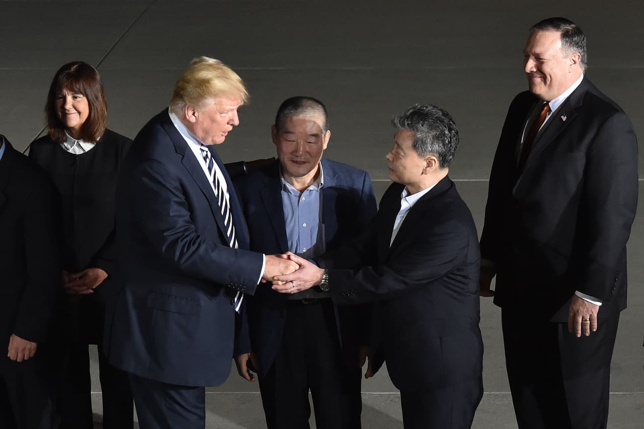 El presidente aseguró que la liberación de los tres prisioneros era parte de un trabajo para la desnuclearización de la Península Coreana.