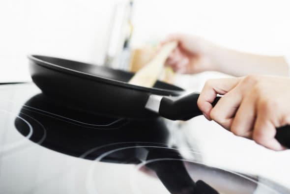 Una forma de evitar esto es dorar la carne que utilices, antes de llevarla a la ‘slow cooker’.