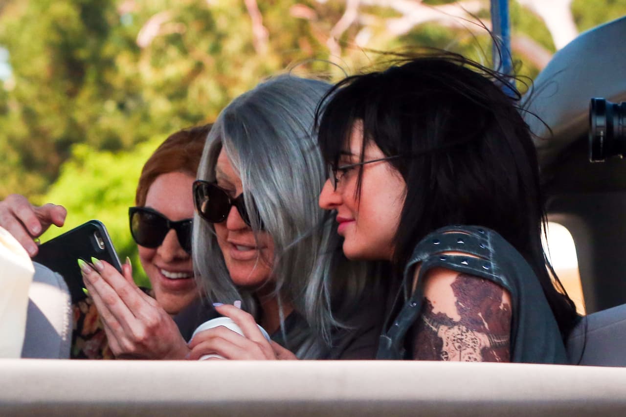 ¿Reconoces a esas chicas que de están tomando una selfie?