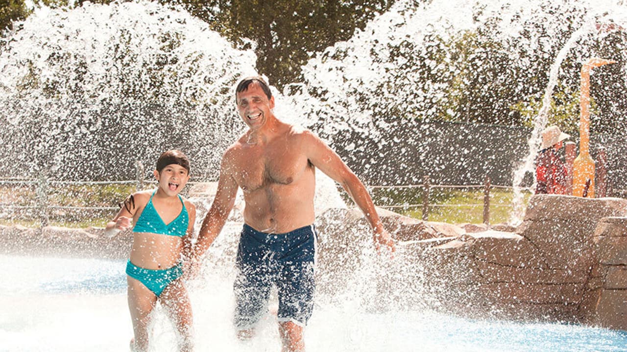 <h3 class="cms-H3-H3"><b>Hurricane Harbor</b></h3>
<br>Los parques acuáticos de Six Flags en Gurnee y Rockford abren sus puestas este sábado, para dar inicio con las actividades veraniegas. Toboganes y hasta un simulador de surf te espera en Gurnee, mientras la alberca de olas más grande de Illinois te esperan en Rockford. Por ahora, hay venta especial para el fin de semana de Memorial Day. Más información en 
<a href="https://www.sixflags.com/hurricaneharborchicago" target="_blank">la página del parque</a>. 
<br>
<br>
<b>¿Dónde?</b>
<br>Hurricane Harbor Chicago (Gurnee) 1 Great America Parkway (Gurnee, IL 60031)
<br>Hurrican Harbor Rockford 7820 Cherryvale N. Blvd. (Cherry Valley, IL 61016)
<br>
<br>
<b>¿Costo?</b>
<br> Los accesos de un solo día inician en $29.99, pero hay opciones de pases más completos para otras atracciones con cargo mensual.