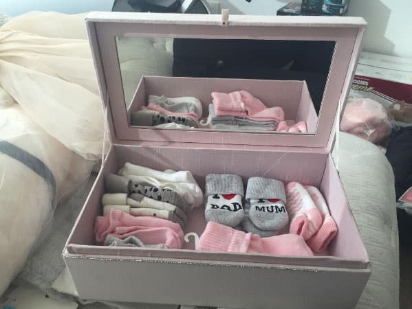 Estos tiernos calcetines ayudarán a que Mila no pase frío en esta época navideña.