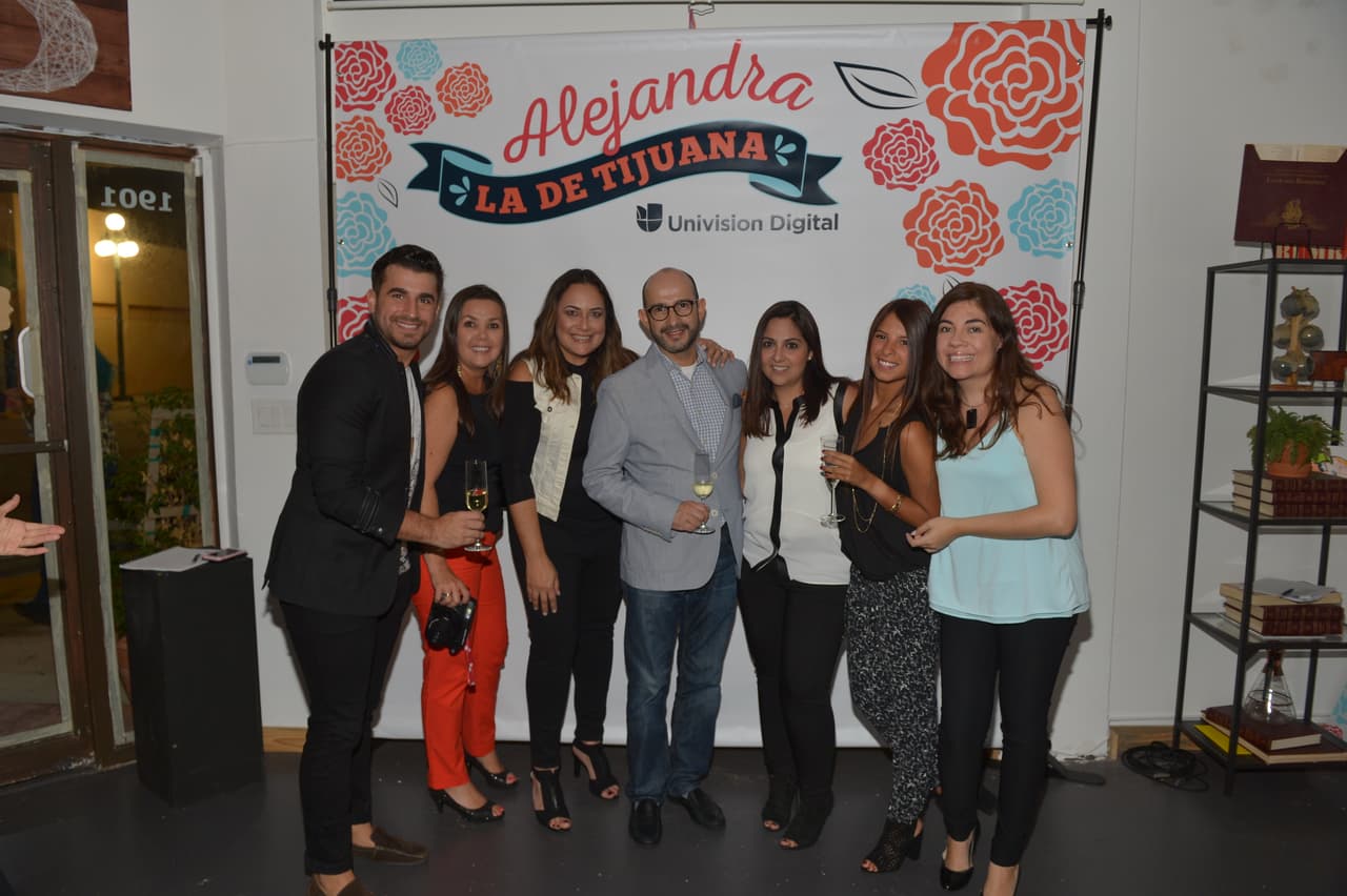 Hace unos días había hablado de un proyecto muy especial y finalmente pudo presentar a #AleLaDeTijuana frente a un grupo de amigos y colegas. Los presentes disfrutaron de la webserie entre risas y lágrimas. 
<a href="http://www.univision.com/shows/la-banda/aleladetijuana-revela-como-cruzo-la-frontera-video" target="_blank"><b>Aquí puedes ver el primer capítulo</b></a>.