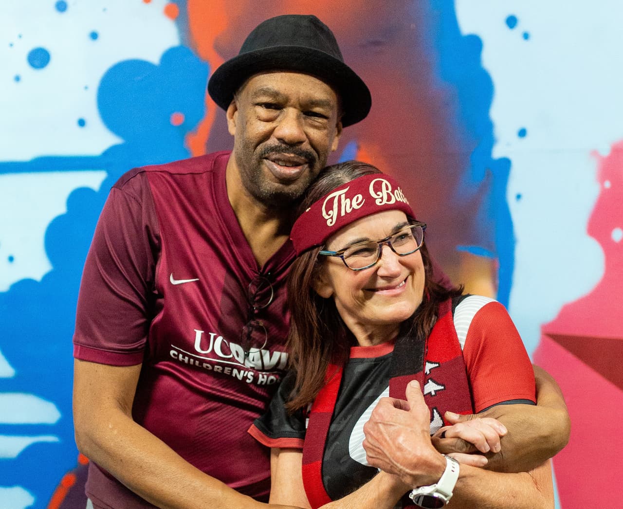 Heather y Melvin comparten un lazo especial con el Republic FC. La pareja indomable ha sido abonada de temporada desde el día uno y fueron unos de los primeros integrantes del Tower Bridge Battalion. Melvin propuso matrimonio a Heather en 2014, en un partido de local de SRFC, y menos de un año después celebraron su boda en el terreno de juego del club, rodeados de sus familias, amigos y otros integrantes del TBB.