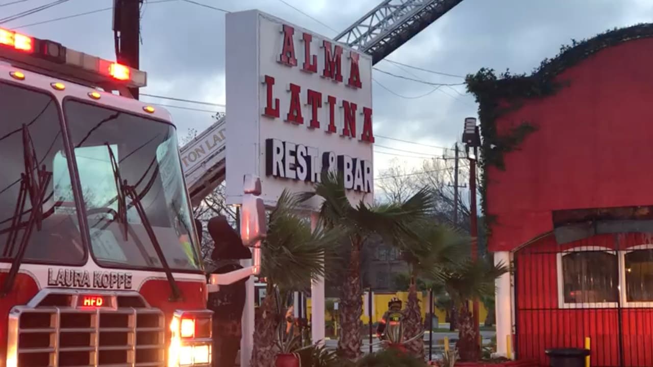 Un incendio consume el restaurante mexicano Alma Latina ubicado al norte de Houston