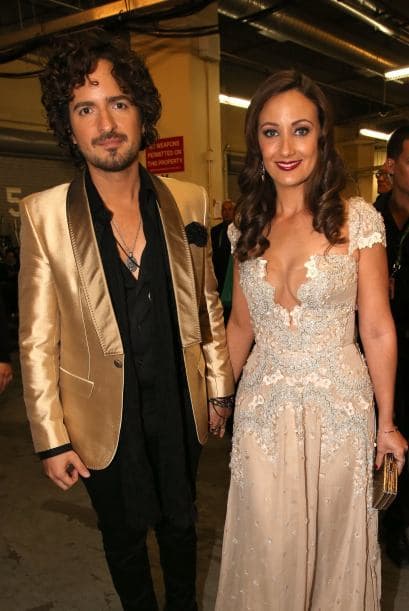 Que bueno que Tommy no es nada celoso pues su esposa Karla Monroig llegó con un vestido que mostraba mucha piel.