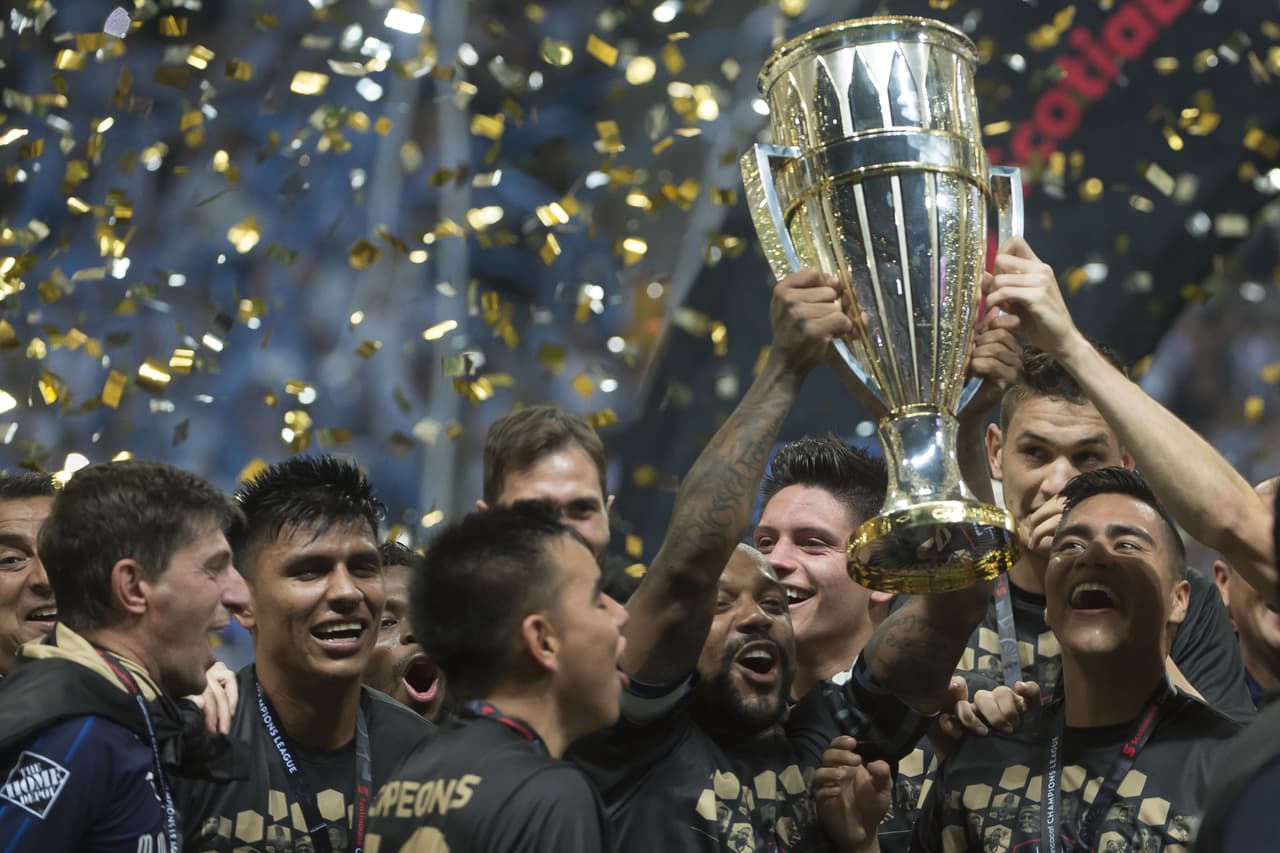 Así se vivieron los festejos de los Rayados del Monterrey tras imponerse en la Final de la Liga Campeones a los Tigres de la UANL en el Estadio BBVA.