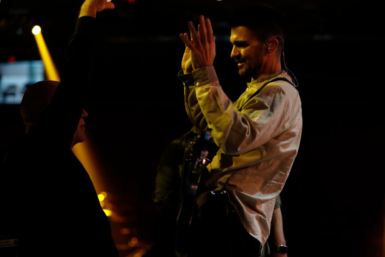 Como es el caso del tema "Tu enemigo" que hizo a dueto con Pablo López, con el que está nominado a la categoría de Vídeo del Año.