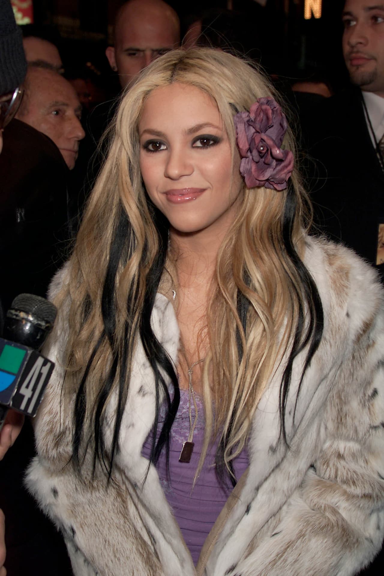 En aquel entonces se atrevió a probar la
<a href="https://www.univision.com/famosos/thalia-mechon-blanco-tendencia-2022-famosas-lo-llevan">tendencia de ‘color contrast’,</a> que consistía en llevar mechones gruesos y mucho más oscuros que el resto de la cabellera.