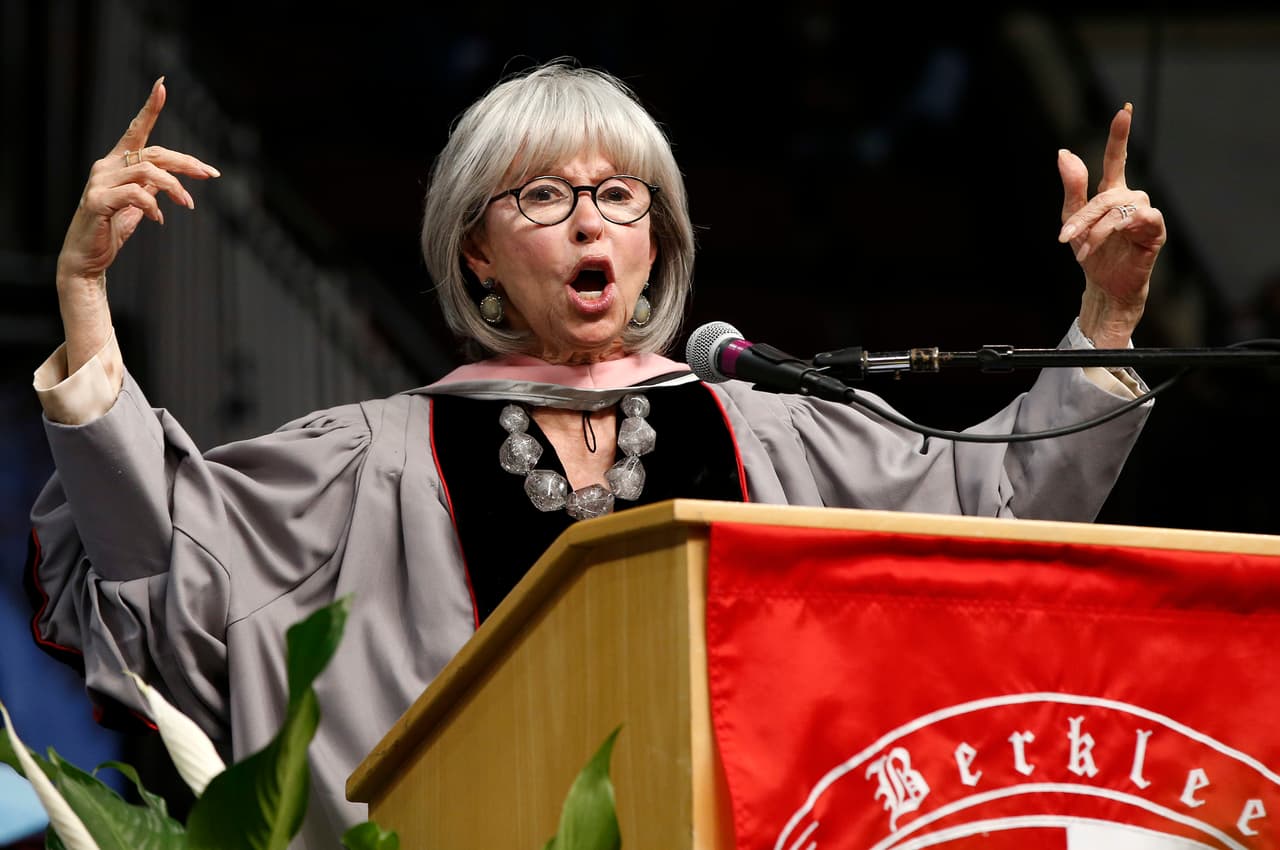 Rita Moreno le pone 'rap y azúcar' a su discurso en Berklee 