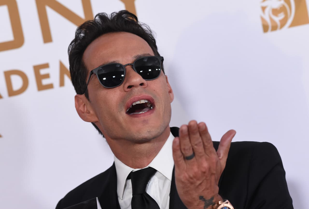 Además de que llegó solo a la alfombra de Persona del Año, lo que deja el cuestionamiento de ¿Dónde quedó Shannon de Lima?