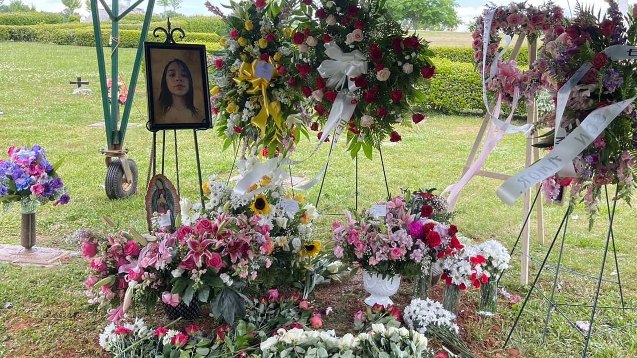 Dan el último adiós a la pareja asesinadas a tiros en un complejo de apartamentos en Gwinnett