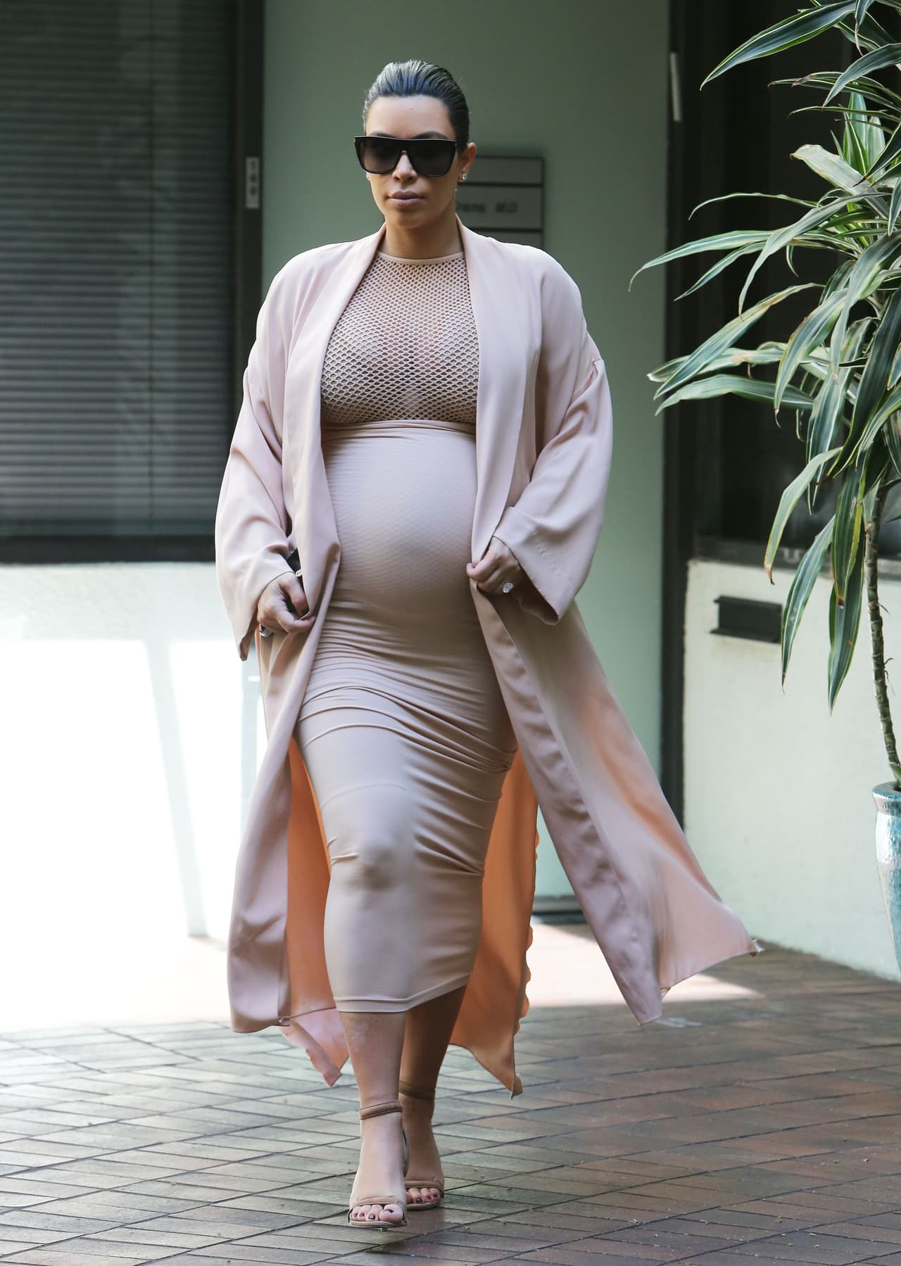 Debería de usar zapatos bajos.