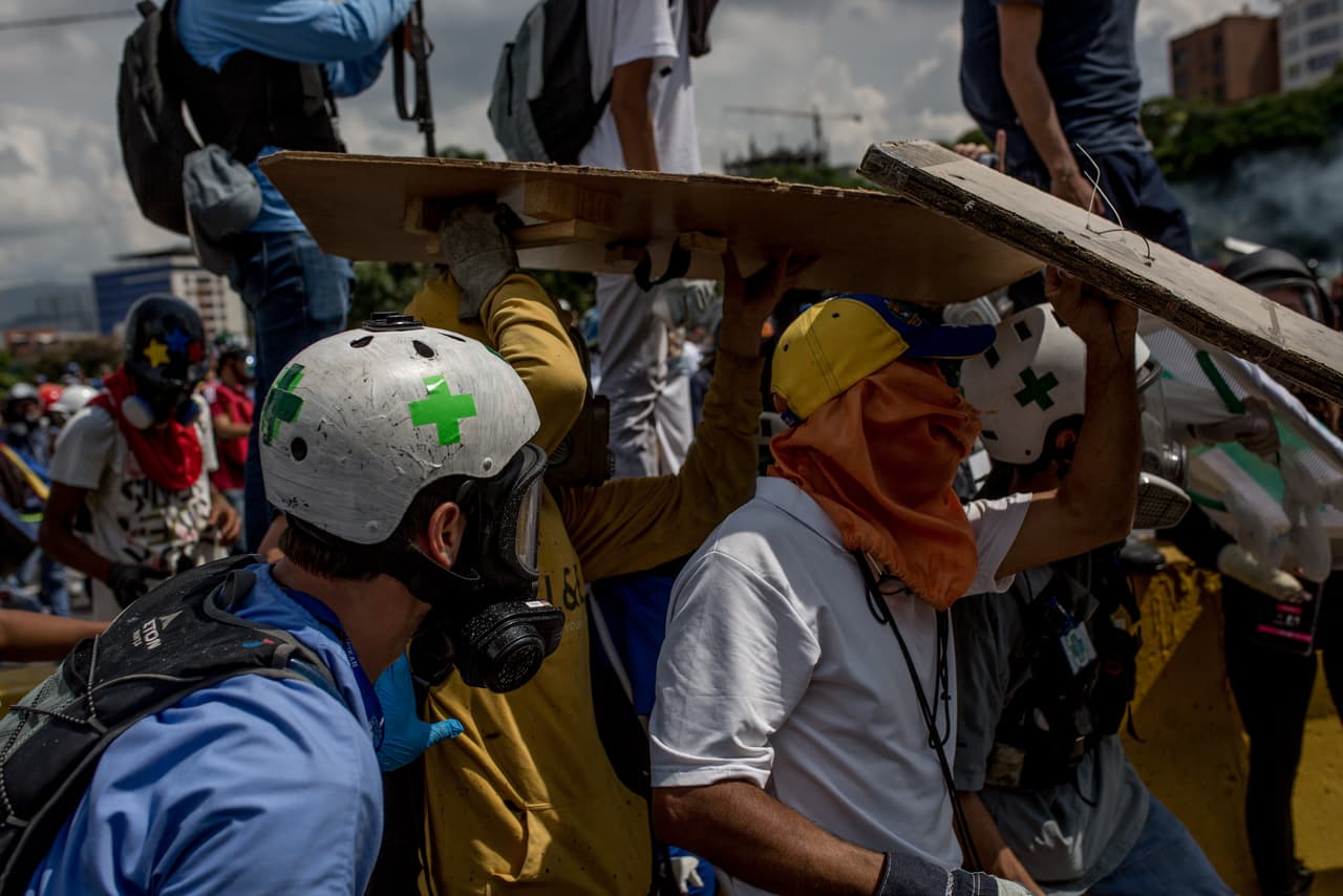 The 'white helmets' were formed in 2014 during a previous wave of protests against the government of Nicolás Maduro. They have developed a technique where they surround the injured, some give first aid while others provide protection from tear gas canisters or shotgun pellets.