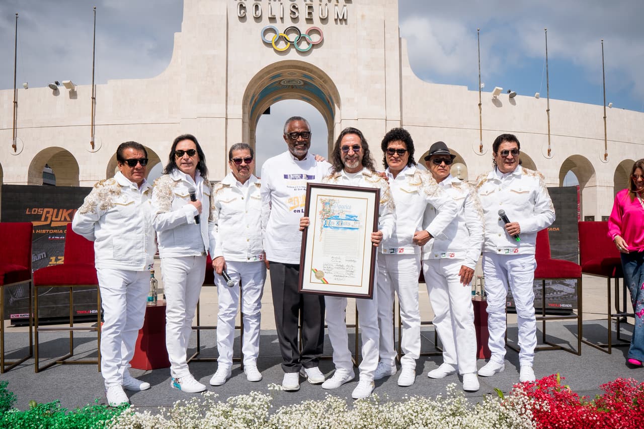 Además del anuncio, Los Bukis recibieron por parte del concejo municipal de Los Ángeles la noticia de que el 3 de mayo será el día de la agrupación mexicana en esa ciudad.