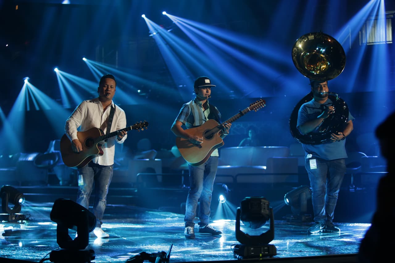 En octubre de 2016, Ulices Chaidez y sus plebes lanzaron su disco début titulado "Andamos en el ruedo".