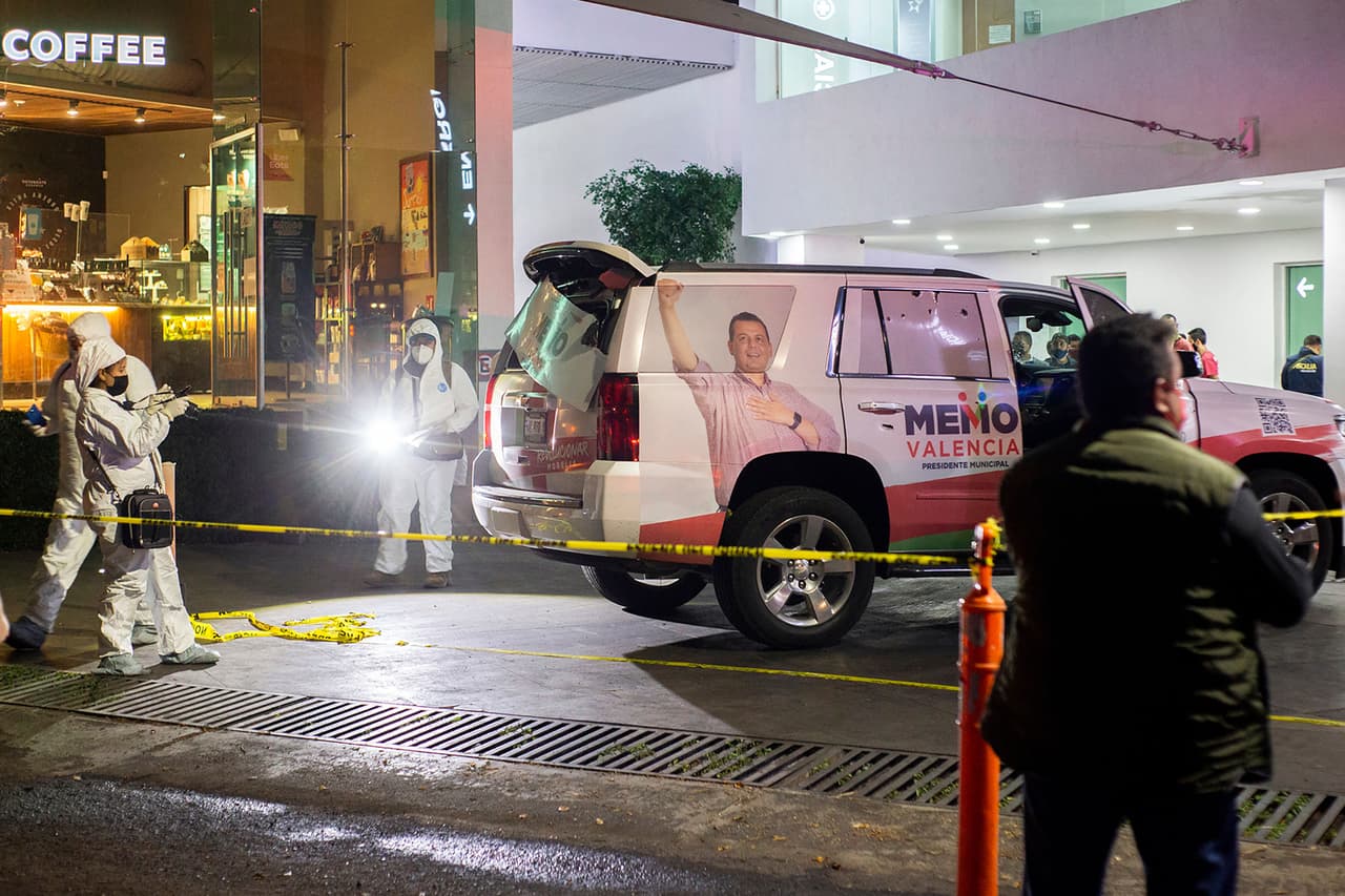 <h3 class="cms-H3-H3">13. Morelia, Michoacan</h3>
<br>
<b>(138 homicidios dolosos)</b>
<br>
<br>En imagen, autoridades revisan el auto de Guillermo Valencia, candidato a alcalde de Morelia por el Partido Revolucionario Institucional (PRI),
<b>luego de ser agredido en mayo de 2021.</b> En el
<a href="https://www.univision.com/temas/ataques">ataque</a> dos de sus colaboradores resultaron heridos.