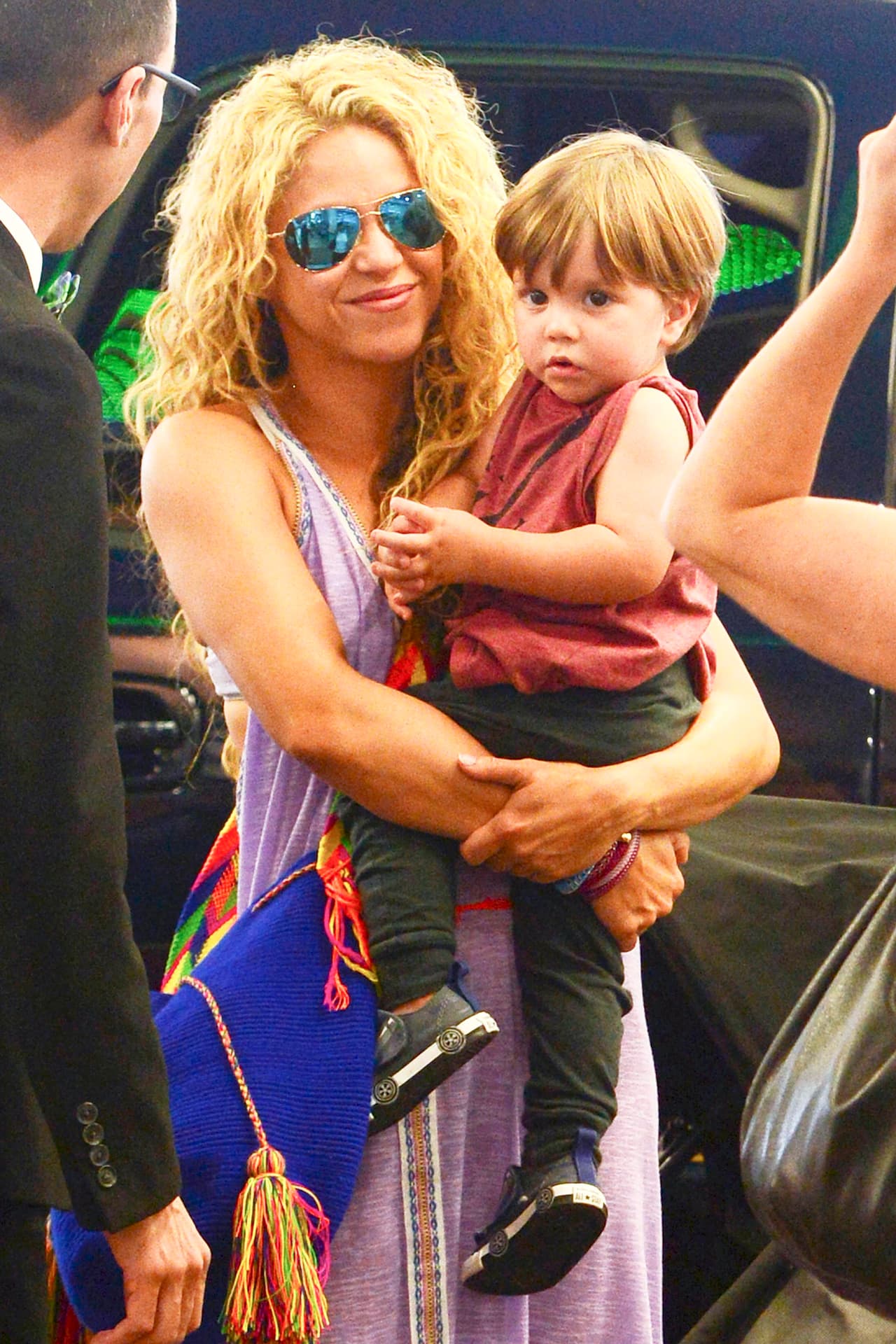 Shakira llegó a Miami muy bien acompañada.