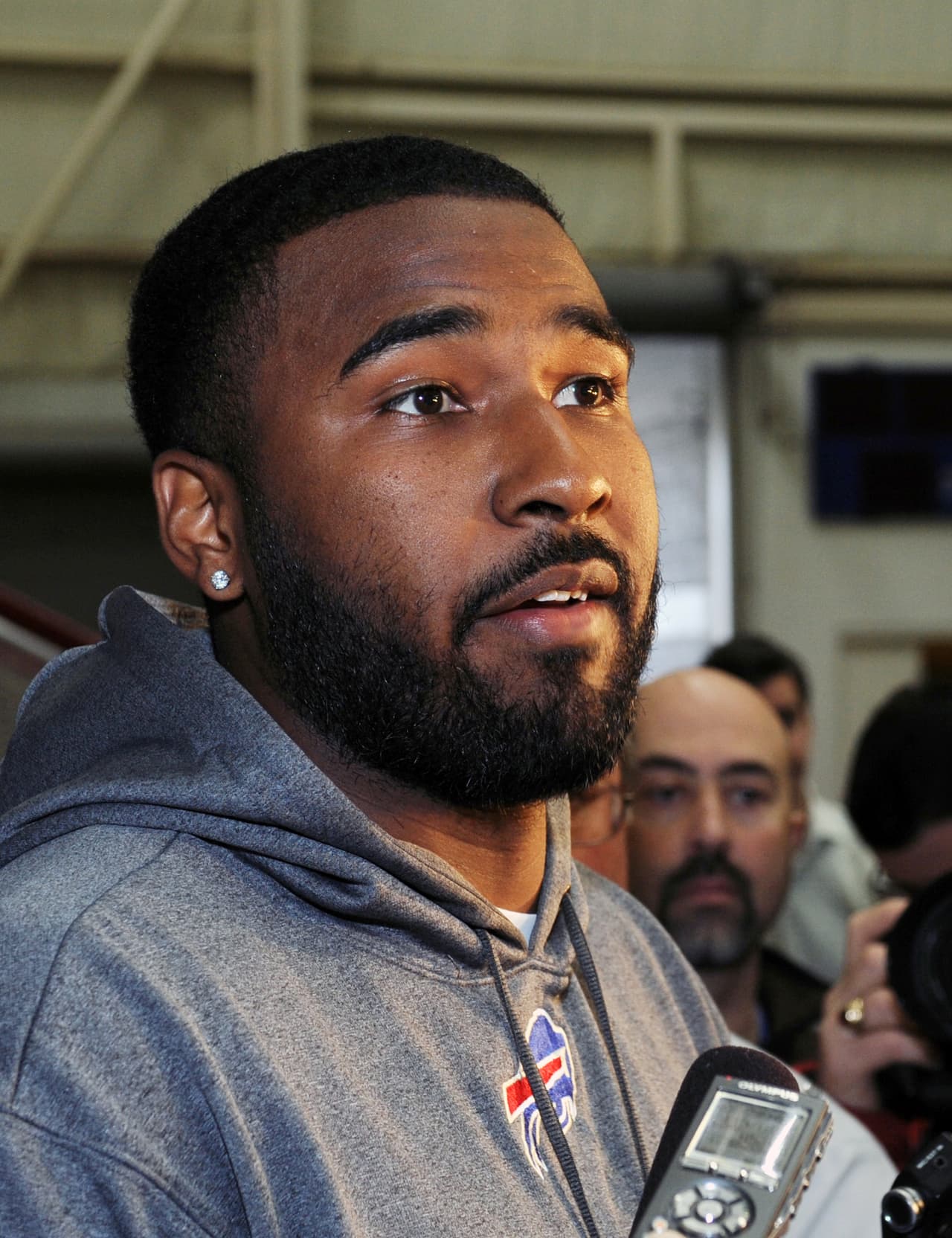 El coordinador ofensivo de los Bills negó rumores sobre que cortarían a E.J. Manuel