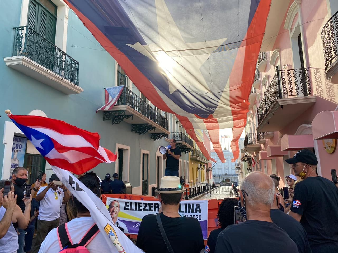 El candidato a la gobernación indicó que el lugar estuvo rodeado con vallas y seguridad, como si fueran "unos criminales".
