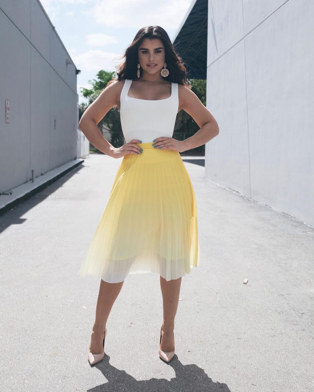 Los 'outfits' que utiliza son aplaudidos por los usuarios que no tardan en mostrar su admiración por la manera en que luce la dominicana.