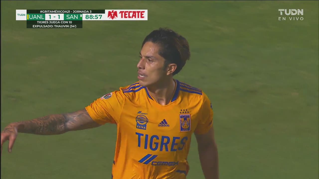 ¡Gol agónico! Leo Fernández baila a Santos y Carlos Salcedo empata 1-1