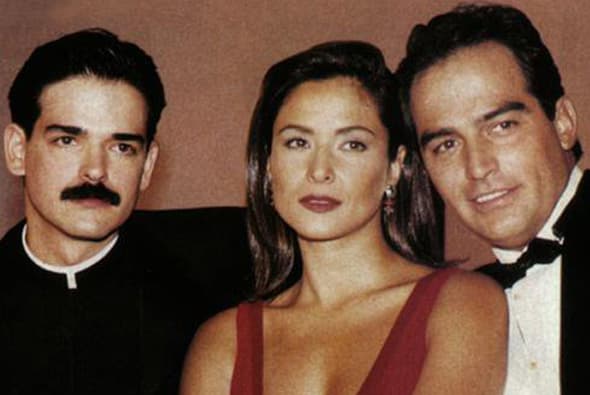 El descontento se produjo desde antes que comenzara la telenovela pues se sabía que el protagonista de la historia era sacerdote y caería enamorado de su prima. El cardenal Juan Sandoval Íñiguez envió cartas de protesta a la Secretaría de Gobernación y a TV Azteca, porque consideraba que la telenovela era un "atentado a la Iglesia" y un espectáculo que propiciaba el sexo indebido, según información de La Jornada.