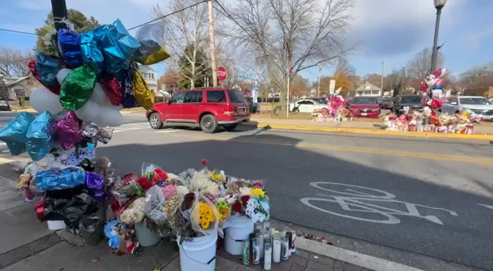 El hombre adulto resultó con heridas menores, mientras que la conductora de la van implicada resultó ilesa.