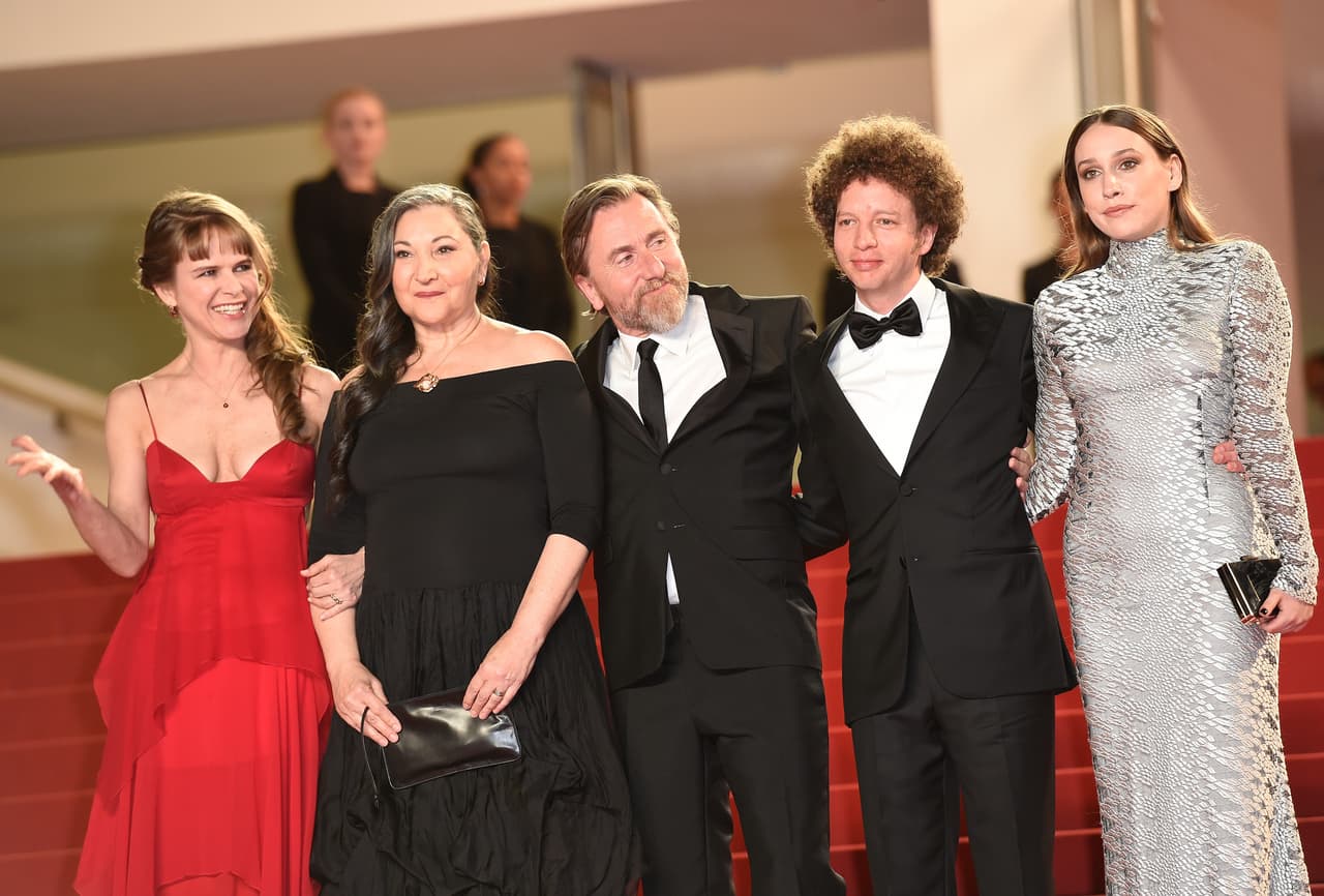 Por la noche el cineasta mexicano y el elenco, incluyendo a Tim Roth, tuvieron la premiere.