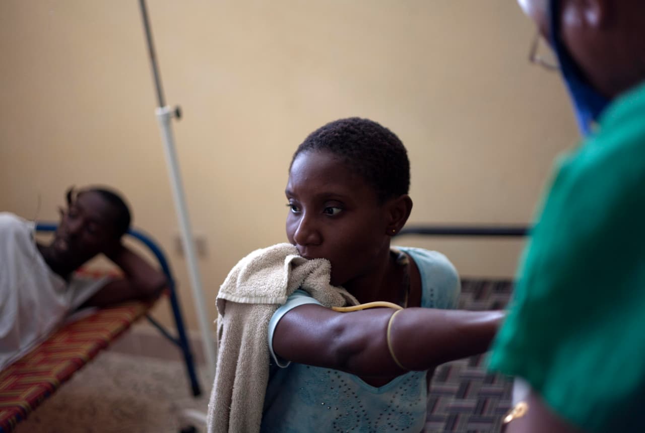 <b>Haití</b>. Las mujeres que viven en condiciones de pobreza y en el medio rural, tienden a depender de los métodos menos seguros o de proveedores no capacitados, por lo que tienen mayores probabilidades que otras mujeres de sufrir complicaciones graves, derivadas de los abortos inseguros.