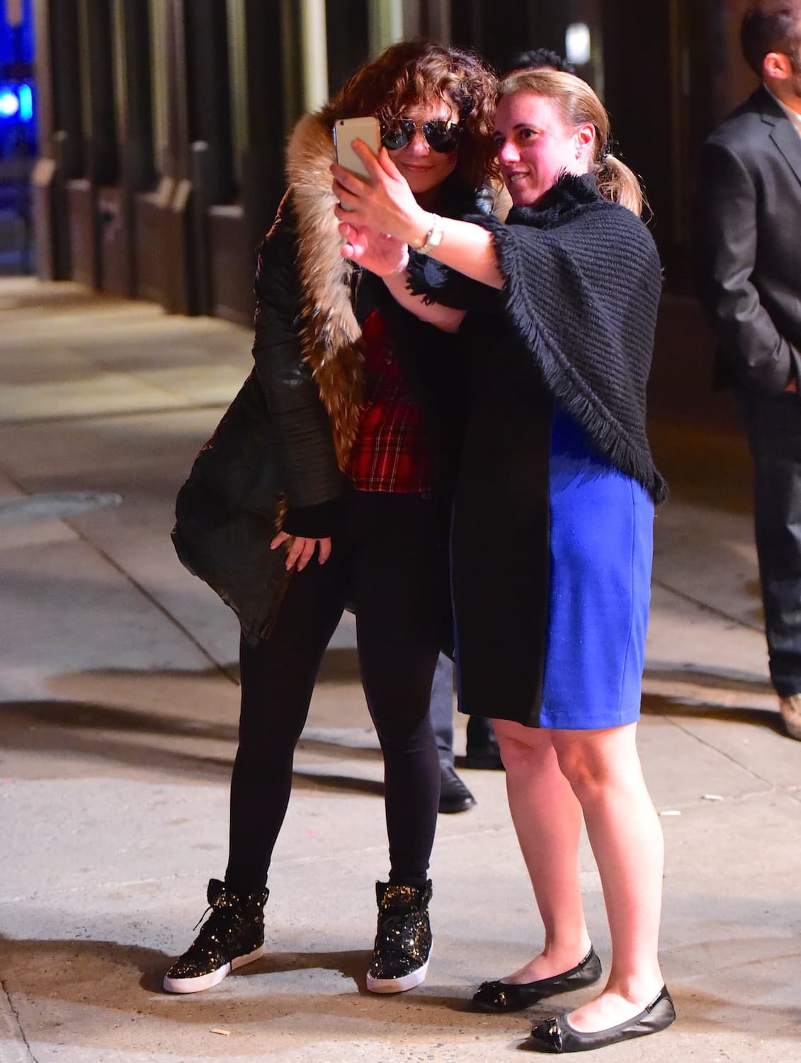 A la salida los fans no perdieron la oportunidad de pedir su foto con la diva.