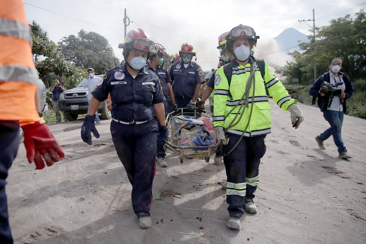 La actividad del volcán aumentó y se esperan más explosiones en las próximas horas, por lo que la situación todavía es crítica.