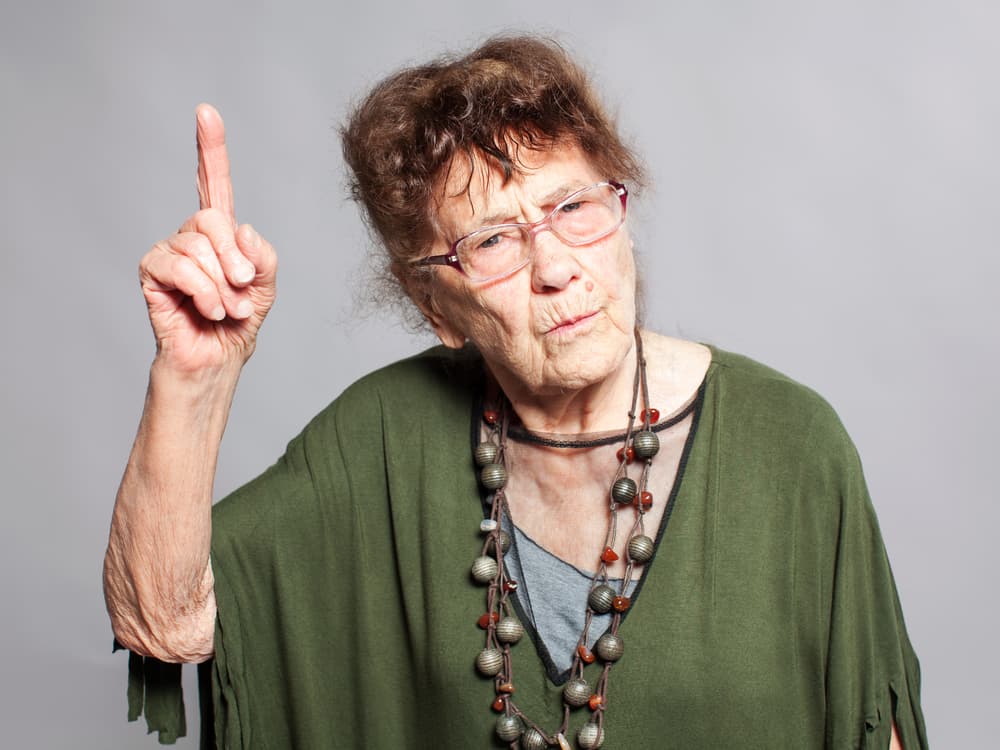 Evita contar tus intimidades a personas que conozcas recientemente e inclusive a viejos amigos, ya que entonces cada vez que hagas algo, te echarían en cara algún reproche. Te dicen Si yo fuera tú, yo haría tal cosa. Escucha el consejo pero responde que sí, pero tú eres tú y yo soy yo y todos tienen diferentes planes, objetivos y circunstancias, y este mes todo será formidable.
<br>