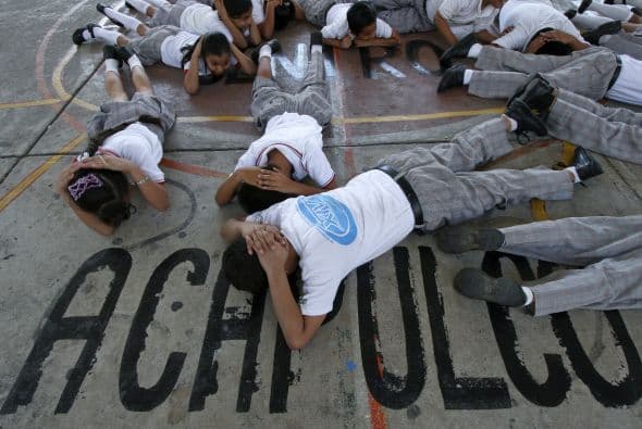 En las escuelas imparten clases de seguridad, ante posibles balaceras o atentados.