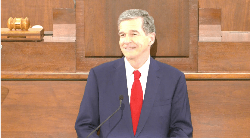 “Atención médica para las personas que no tienen": lo que dijo Roy Cooper en el discurso anual del estado