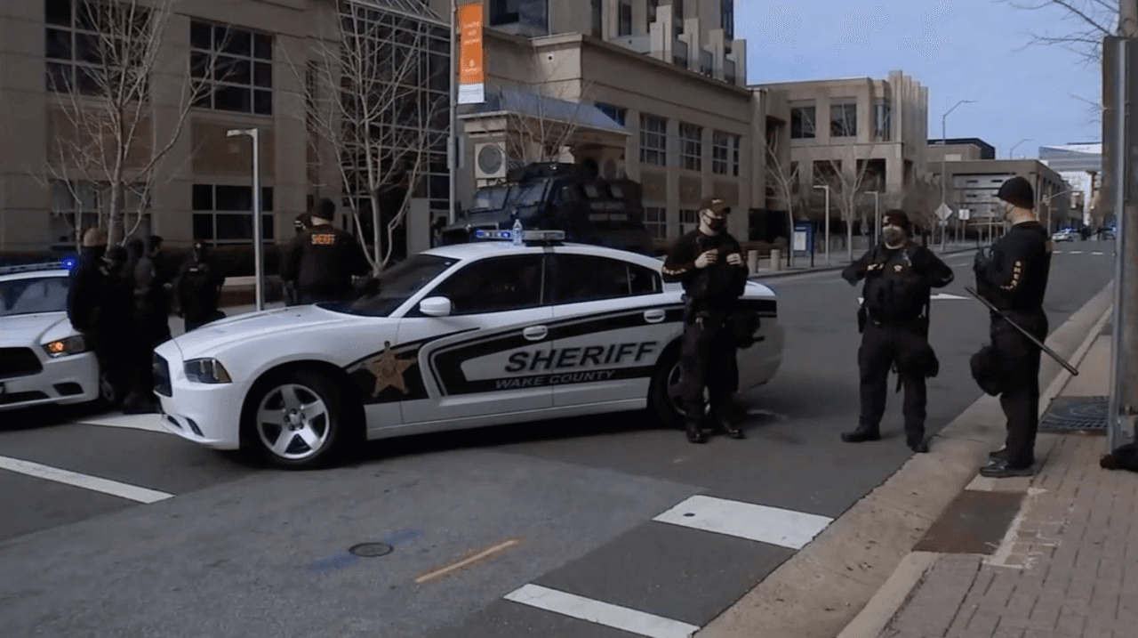 Centro de Raleigh bajo un gran despliegue policial tras amenazas de protestas armadas