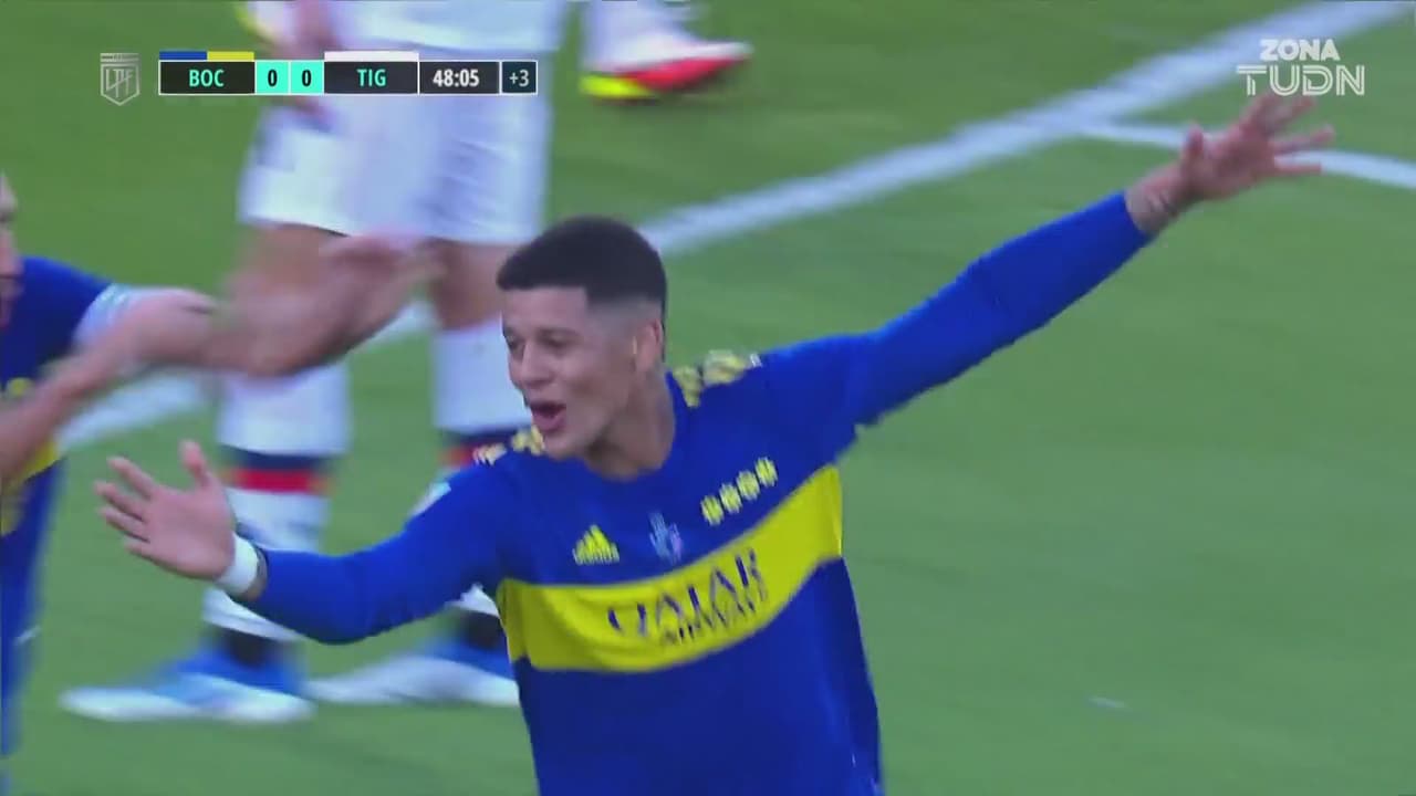 ¿Pero qué haces? Marinelli ataca mal el balón y Boca ya lo gana 1-0