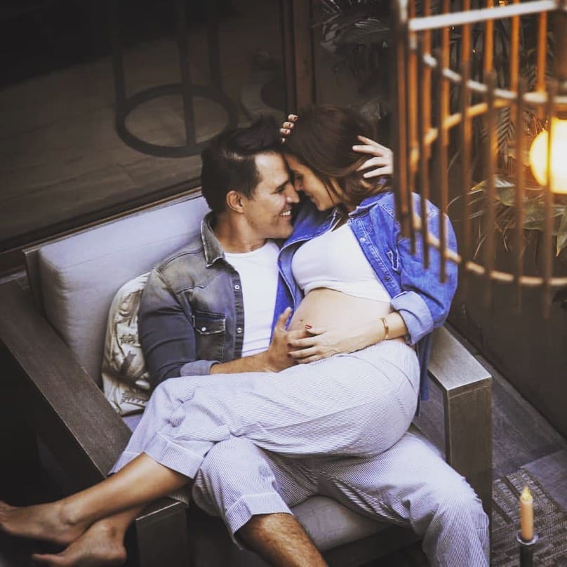 “Estoy tan emocionado de que conozca a la mami que escogí para ella, y a sus hermanos quienes la ayudarán a navegar el mundo tan hermoso”, expresó el productor.