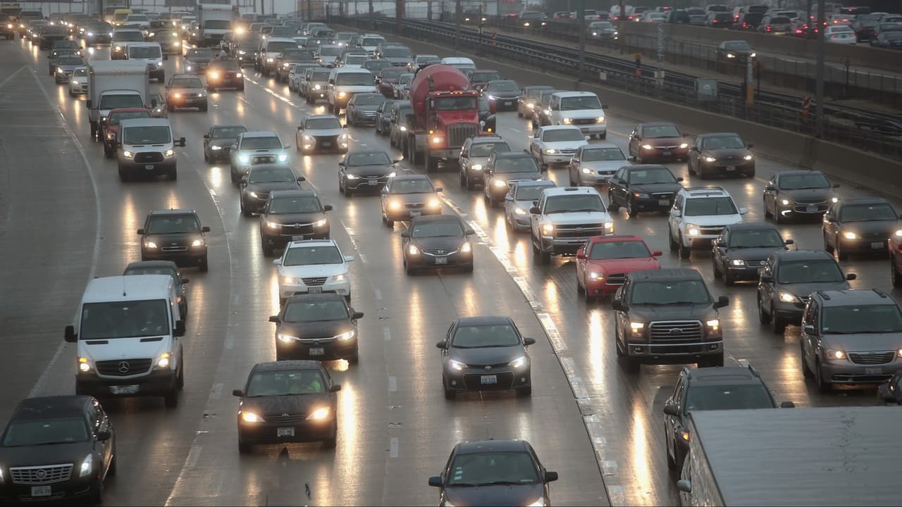 Anticipan muchos más autos en las carreteras de Illinois y del país por el Thanksgiving
