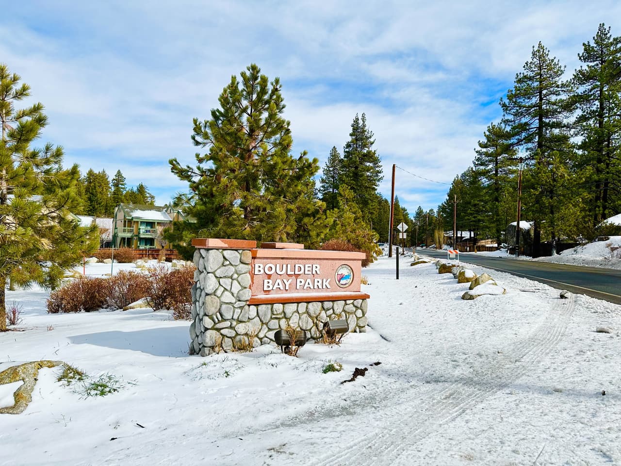 Boulder Bay Park es increíblemente hermoso, con magníficas vistas a la montaña, agua cristalina con árboles imponentes.