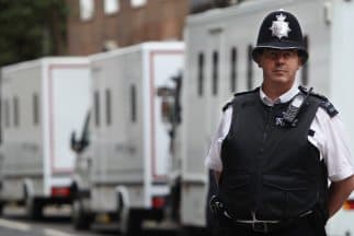 "La mató a sangre fría porque quería ver el fútbol": Una niña autista es asesinada a golpes por la pareja de su madre