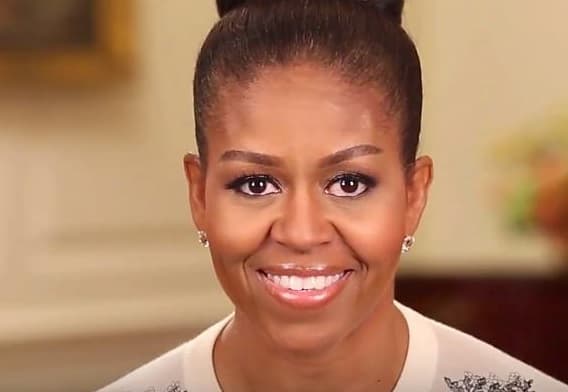 Selena dio paso a un mensaje en video grabado por la Primer Dama de Los Estados Unidos, Michelle Obama. La Primera Dama hizo un llamado a todos para cambiar la mentalidad de ser egoístas y poner atención en las necesidades de los demás y hacer un mundo mejor.
